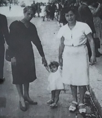 Suzanne Chambet Fritz sur la Canebière à Marseille