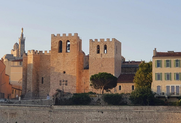 Abbaye Saint-Victor au petit matin Marseille
