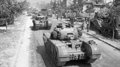 La montée au front le 7 août 1944, Boulevard Leroy à Caen